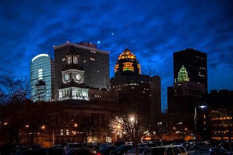 Des Moines, Iowa - Downtown at night